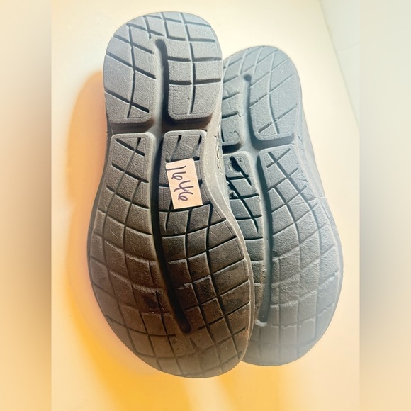 OOFOS OOmg Sport LS low shoe in black  Size 10.5